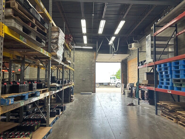More Photos Of 6050 Wedeking Ave, Evansville Warehouse For Lease