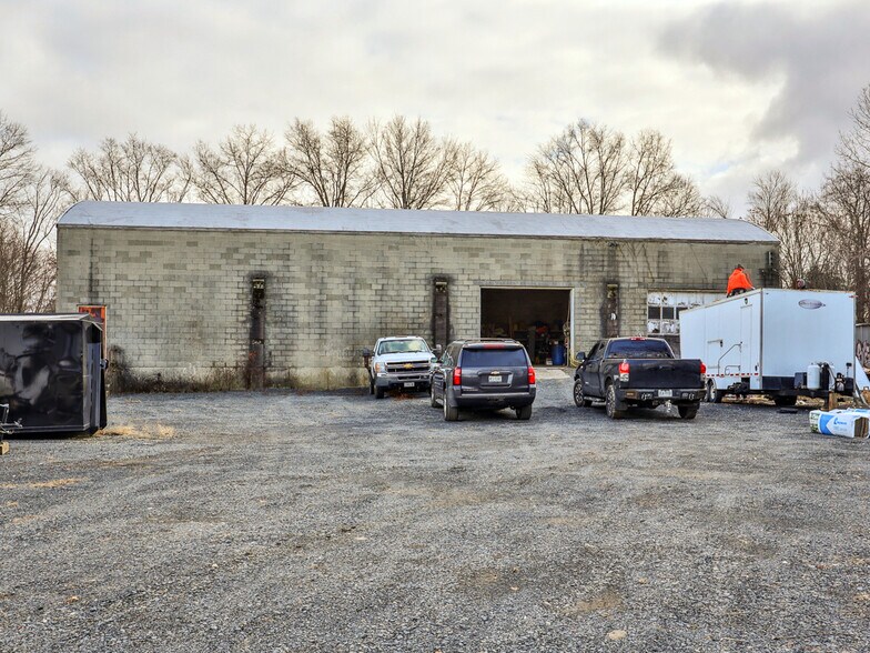 More Photos Of 18-20 Stanton St, Middletown Industrial For Sale