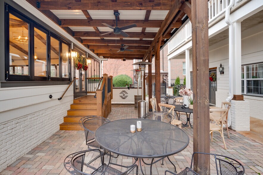 More Photos Of 27 S Park St, Dahlonega Hotel For Sale