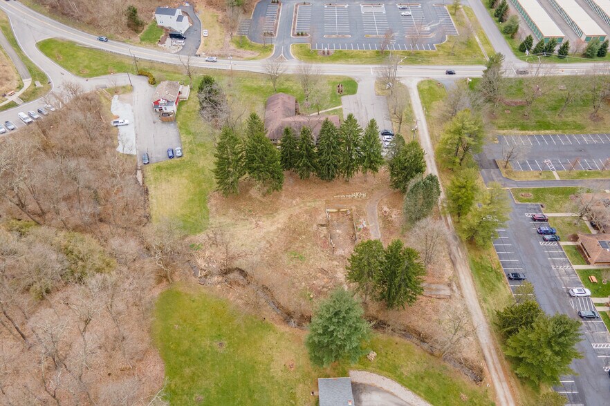 More Photos Of 2585 Maple Ln, Pittsburgh Medical For Lease