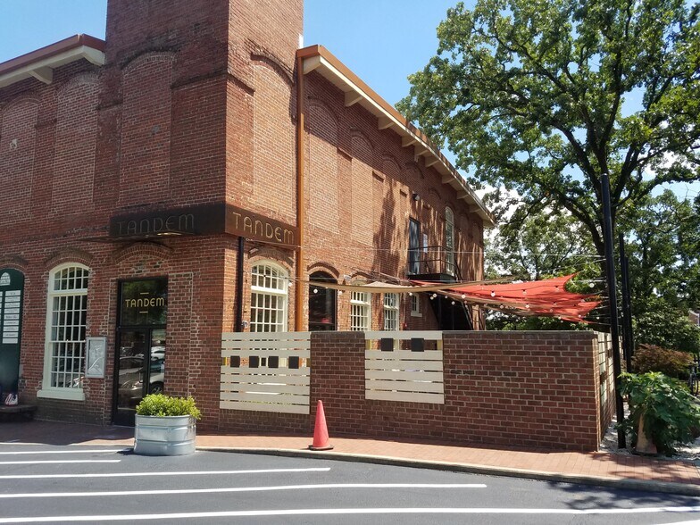 More Photos Of 200-310 N Greensboro St, Carrboro Unknown For Lease