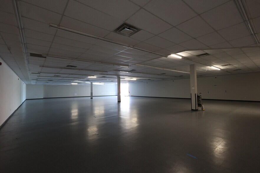 More Photos Of 1725 Dundalk Ave, Baltimore Convenience Store For Lease