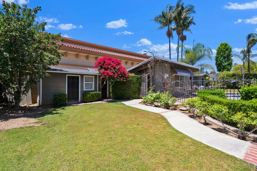 More Photos Of 801 W Whittier Blvd, La Habra Storefront Retail Residential For Sale