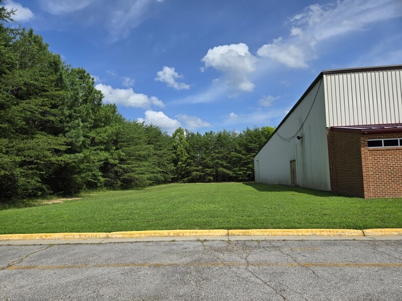 More Photos Of 2006 S Main St, Farmville Bowling Alley For Sale
