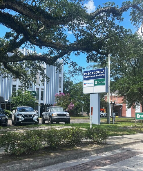 More Photos Of 1126 Jackson Ave, Pascagoula Office For Sale
