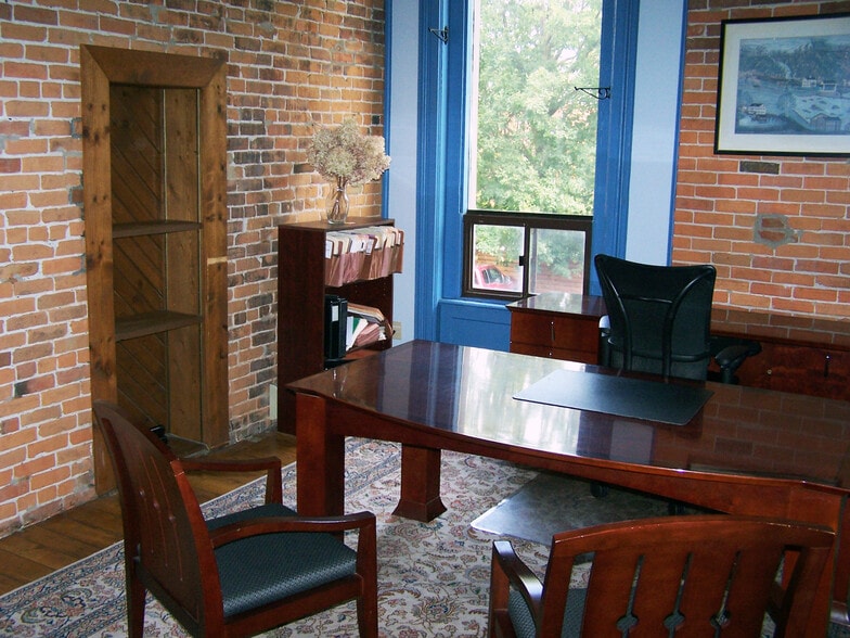 More Photos Of 392-394 Franklin St, Buffalo Storefront Retail Office For Lease