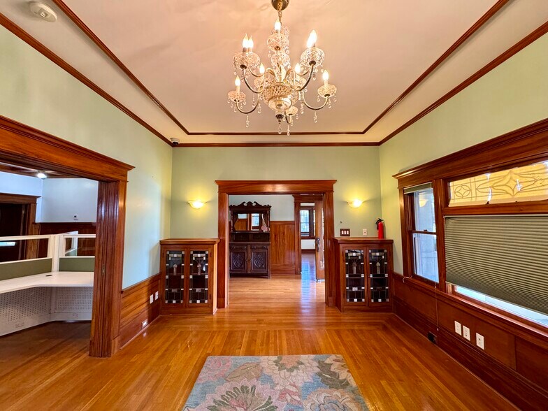 More Photos Of 807 N Van Ness Ave, Fresno Office Residential For Sale