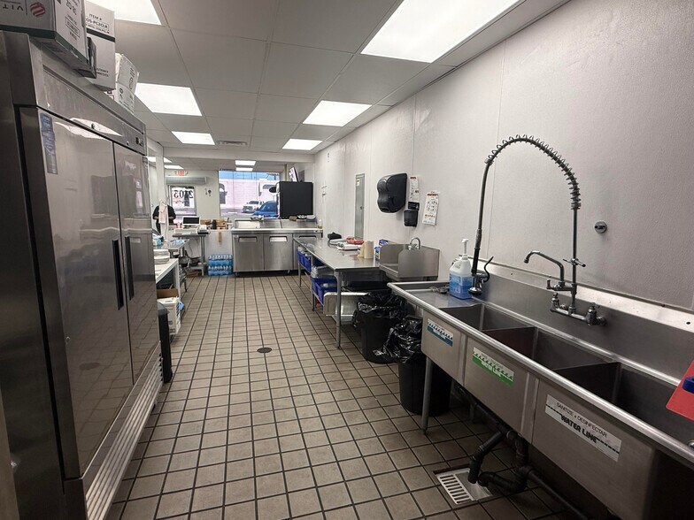 More Photos Of 2101-2107 Western Ave, Las Vegas Service For Lease