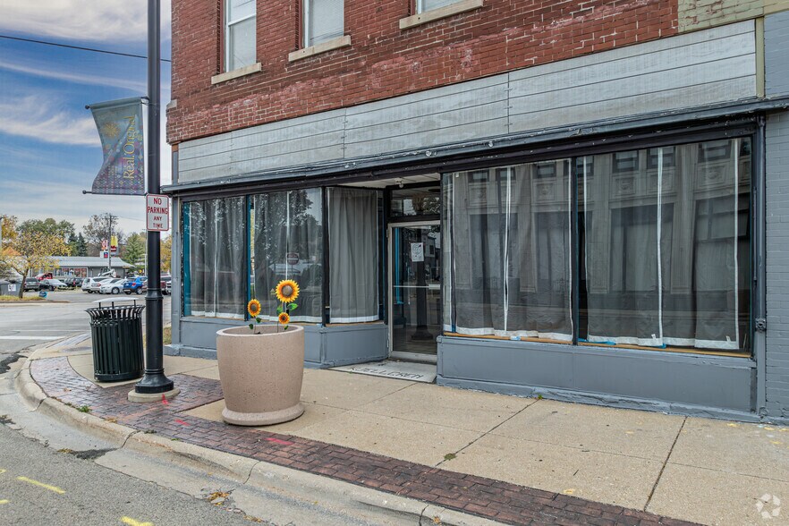 More Photos Of 102-106 7th St, Rockford Storefront Retail Residential For Sale