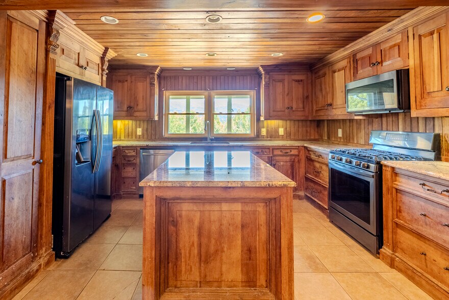 More Photos Of 8356 Sylva Rd, Franklin Office For Sale