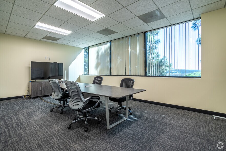 More Photos Of 2729 Bristol St, Costa Mesa Medical For Sale