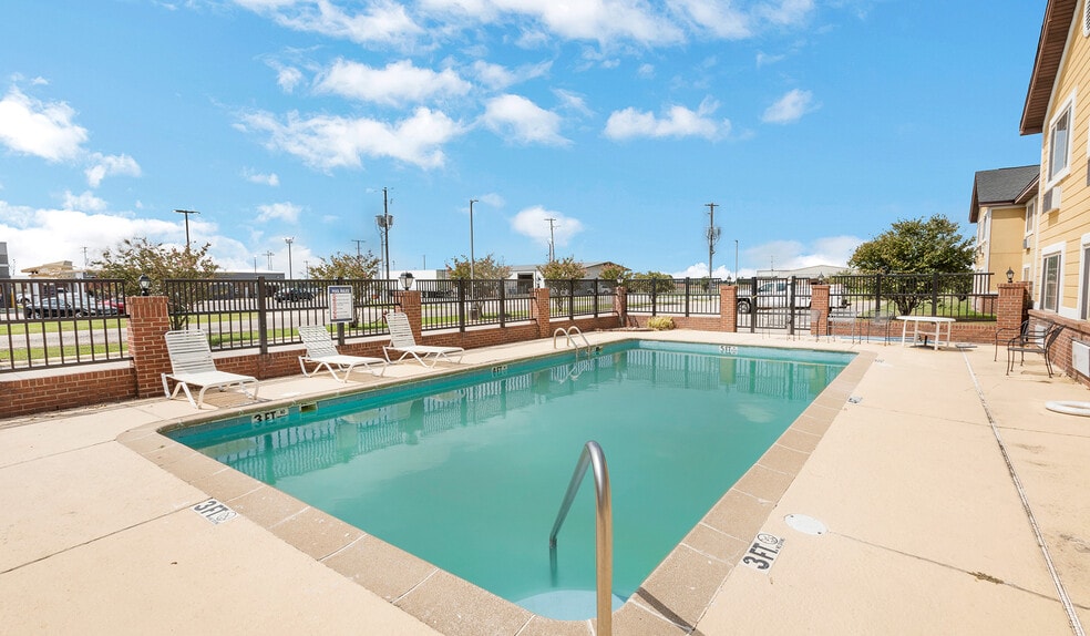 More Photos Of 912 US Highway 65/82 South, Lake Village Hotel For Sale