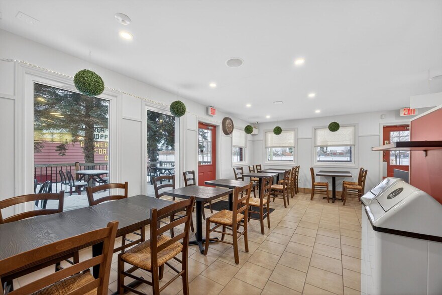 More Photos Of 56 Yonge St S, Springwater Fast Food For Sale
