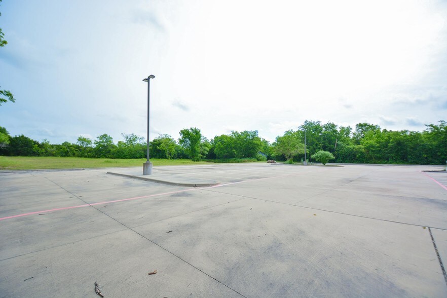 More Photos Of 2320 Airport Rd, Temple Storefront Retail Office For Lease