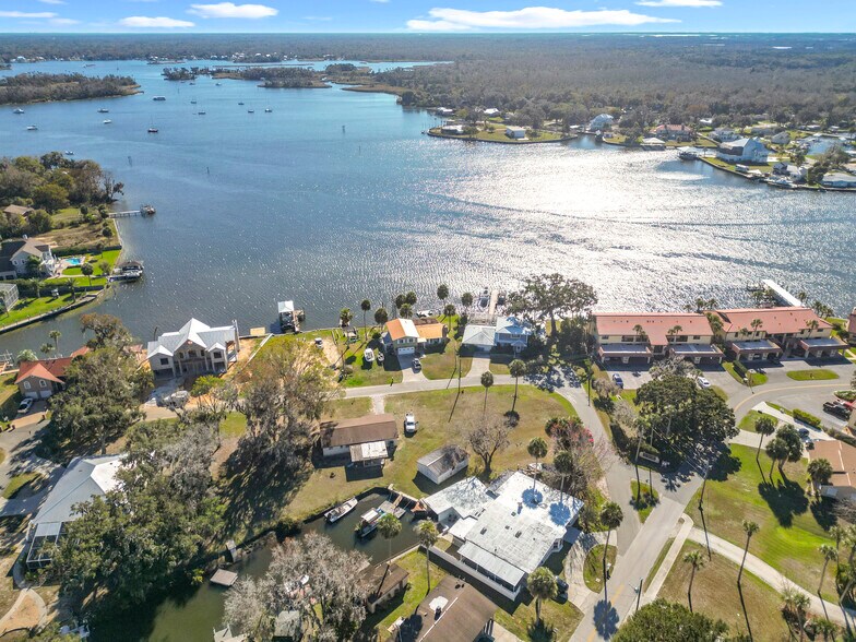 More Photos Of 421 NW 14th Pl, Crystal River Multifamily For Sale