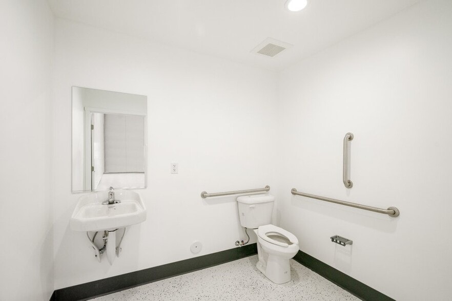 More Photos Of 13598 HWY 53 hwy, Rathdrum Light Distribution For Sale