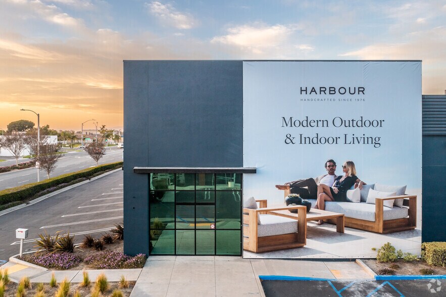 More Photos Of 18060 Euclid St, Fountain Valley Showroom For Sale