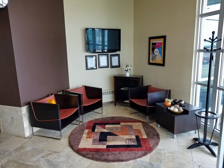 More Photos Of 2571 S Hemlock Rd, Green Bay Office For Sale