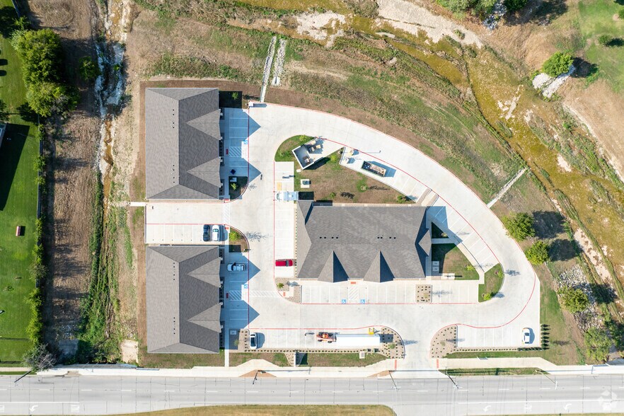 More Photos Of 3400-3420 Basswood Blvd, Fort Worth Unknown For Lease