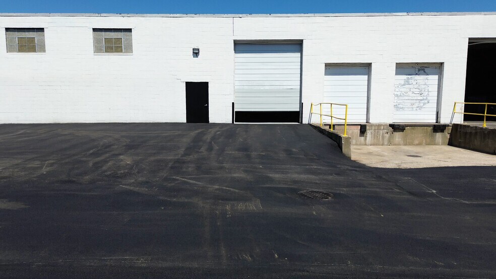 Primary Photo Of 40-48 Drexel Dr, Bay Shore Warehouse For Lease