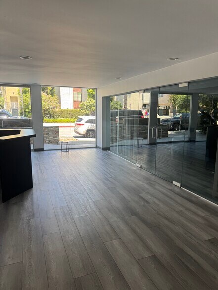 More Photos Of 825 S Barrington Ave, Los Angeles Office For Sale
