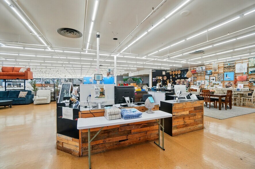 More Photos Of 50 Eswin St, Cincinnati Freestanding For Sale