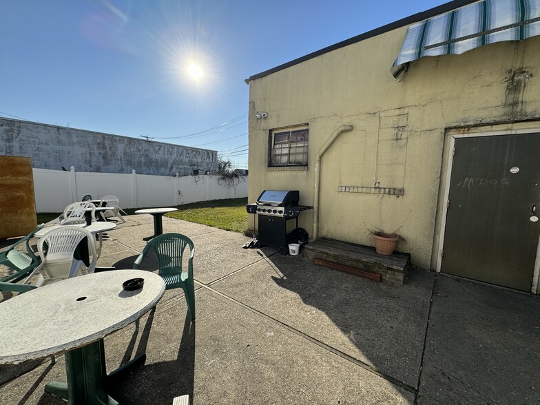 More Photos Of 609 W Montauk Hwy, Lindenhurst Bar For Sale