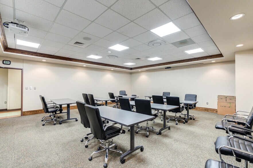 More Photos Of 3802-3806 Interstate 27, Lubbock Office For Sale