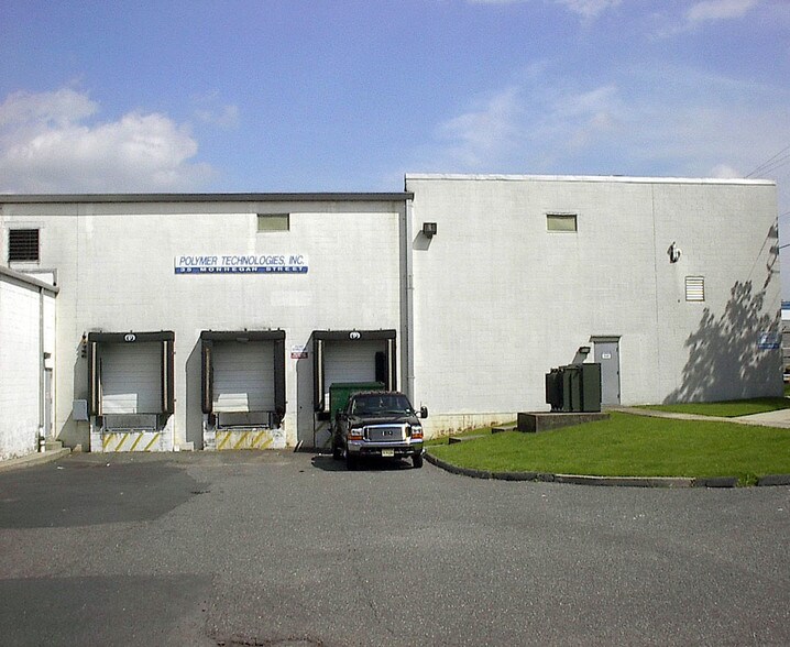 More Photos Of 35 Monhegan St, Clifton Warehouse For Lease