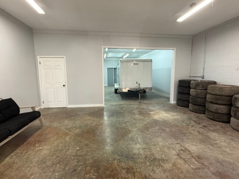 More Photos Of 317 Hodgin St, High Point Warehouse For Sale