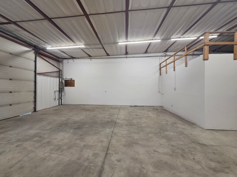 More Photos Of 300 E 16th St, Greeley Warehouse For Lease