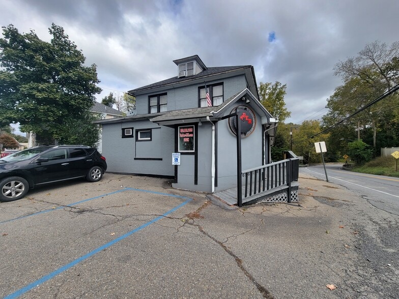 More Photos Of 6618 S Delaware Ave, Martins Creek Restaurant For Lease