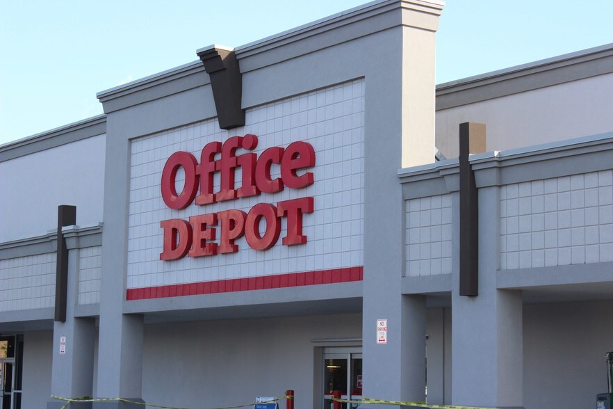 More Photos Of 458-655 W Brandon Blvd, Brandon Unknown For Lease