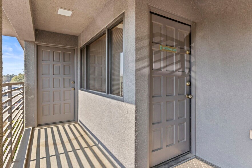 More Photos Of 1606 W Mineral King Ave, Visalia Office For Sale