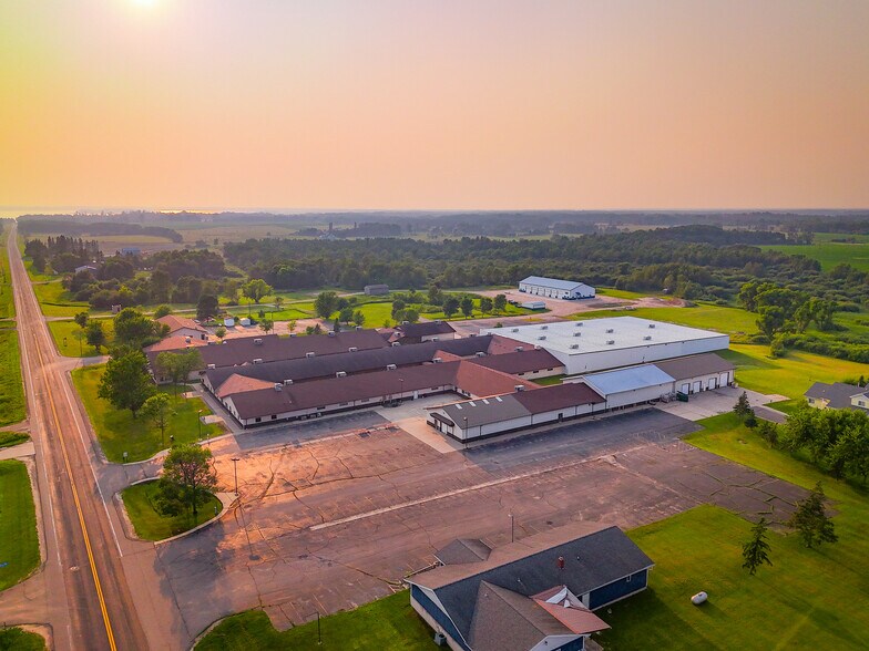 More Photos Of 272 Summit Ave W, Blackduck Manufacturing For Sale