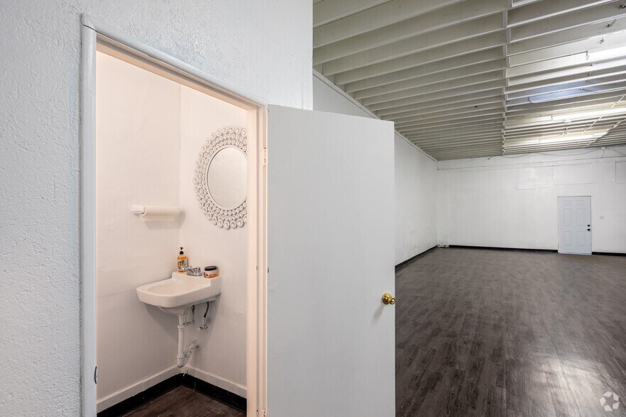 More Photos Of 8129 San Pedro St, Los Angeles Storefront For Sale