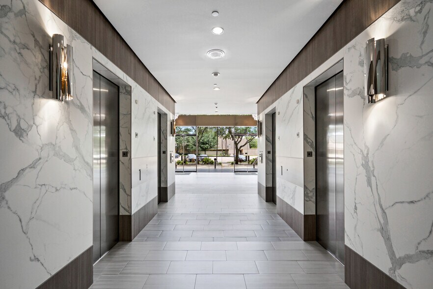 More Photos Of 2000 Bering Dr, Houston Office For Lease