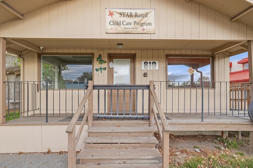 More Photos Of 819 12th Ave S, Nampa Storefront For Sale