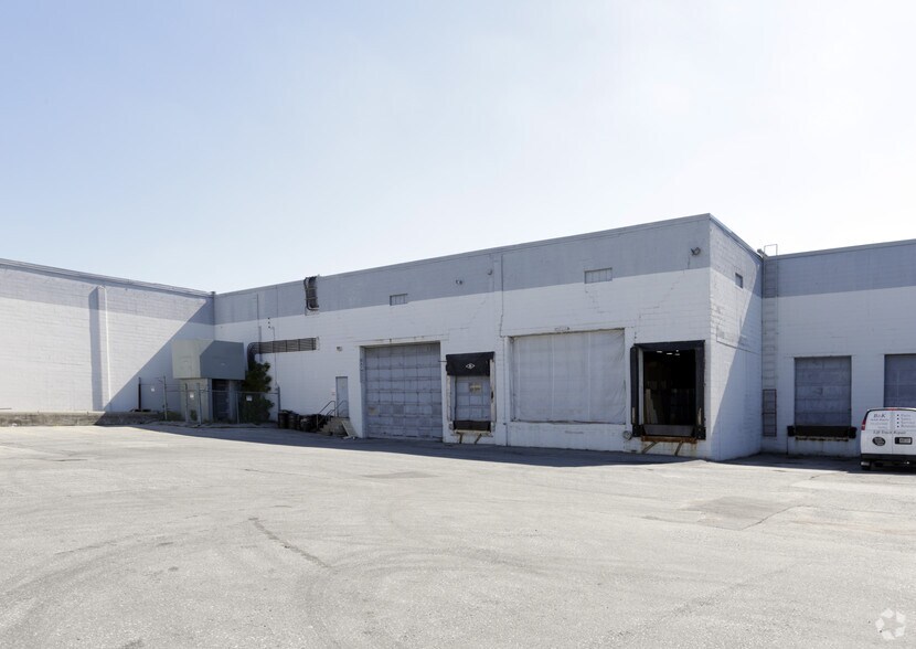 More Photos Of 25 Lorena St, Barrie Warehouse For Lease