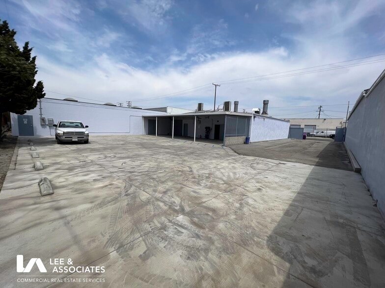 More Photos Of 2040-2050 16th St, Long Beach Manufacturing For Lease