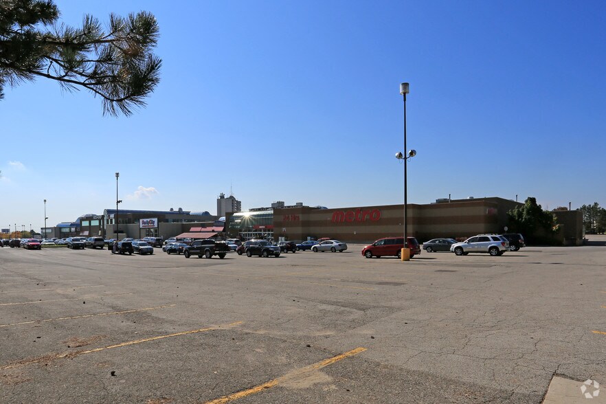 More Photos Of 400 Bayfield St, Barrie Storefront For Lease