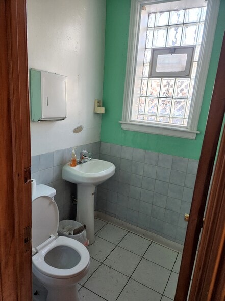 More Photos Of 6235 S Kedzie Ave, Chicago Skilled Nursing Facility For Sale
