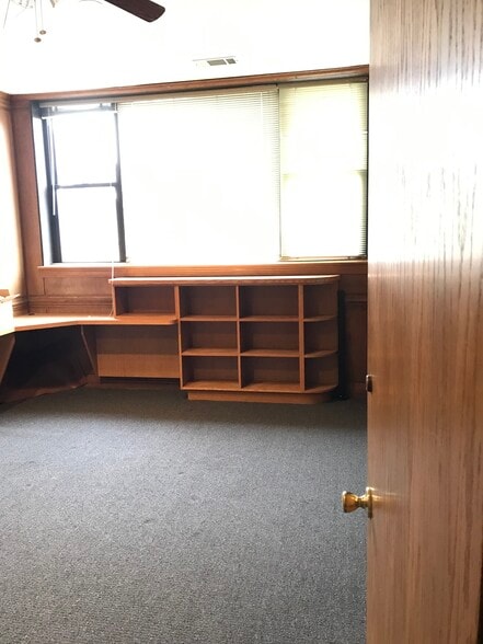 More Photos Of 4616 W Fullerton Ave, Chicago Light Manufacturing For Sale