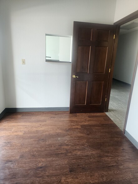 More Photos Of 965-975 W Main St, Tipp City General Retail For Sale