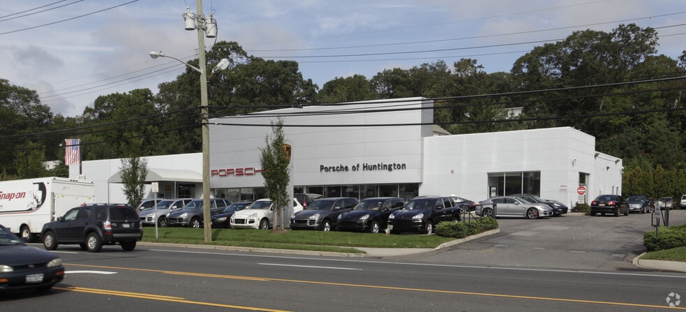 Primary Photo Of 855 E Jericho Tpke, Huntington Station Auto Dealership For Lease