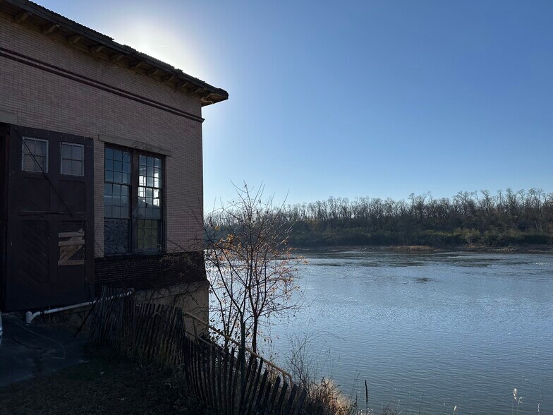 More Photos Of 426 Commercial St, Marseilles Industrial For Sale