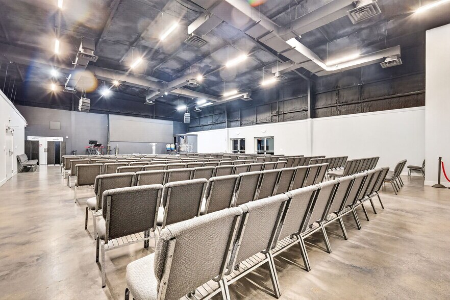 More Photos Of 3319 13th St, Saint Cloud Warehouse For Sale