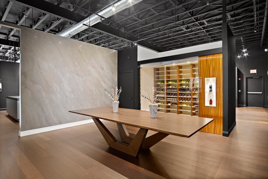 More Photos Of 47 Newbury St, Peabody Freestanding For Lease