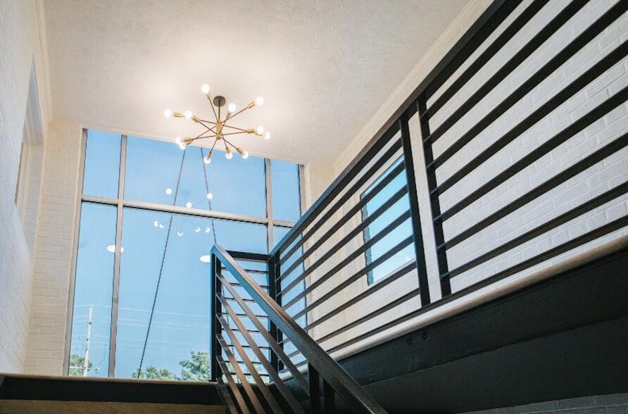 More Photos Of 704 N Gloster St, Tupelo Office For Sale
