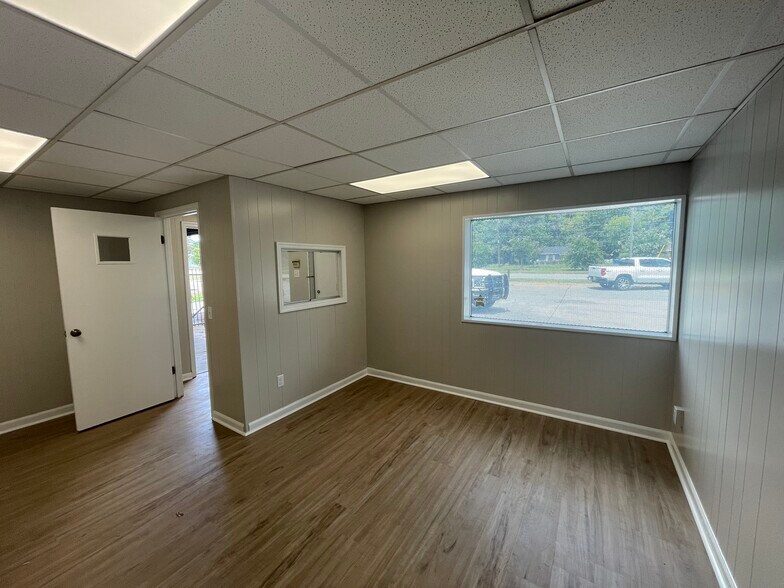 More Photos Of 1074 Martin Luther King Jr Blvd, Columbus Manufacturing For Lease